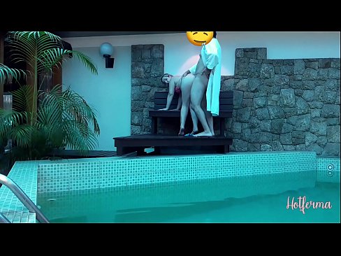 ❤️ Bos mengundang pelayan ke kolam renang, tetapi tidak bisa menahan panas ❤️❌ Sialan di porno id.pornochaturbate.ru ❤